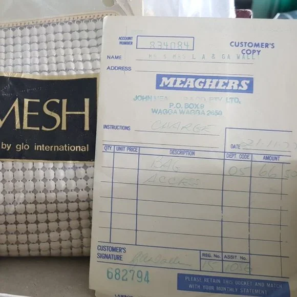 Glomesh Bone Style 212 Bag. Unused. Still in box with 1977 sales receipt. - Picture 3 of 16